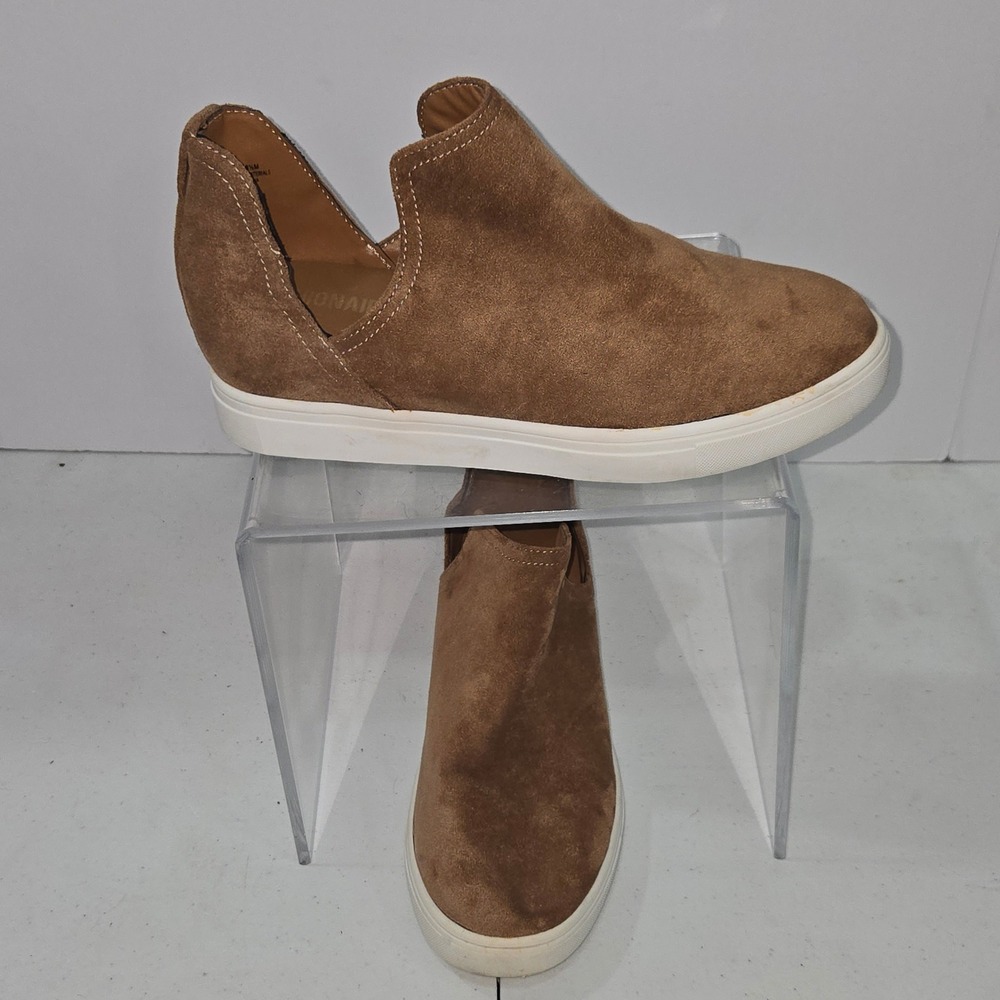 Cushionaire Hero Womens 8.5M Brown Faux Suede Side Cutout Slip On Sneakers